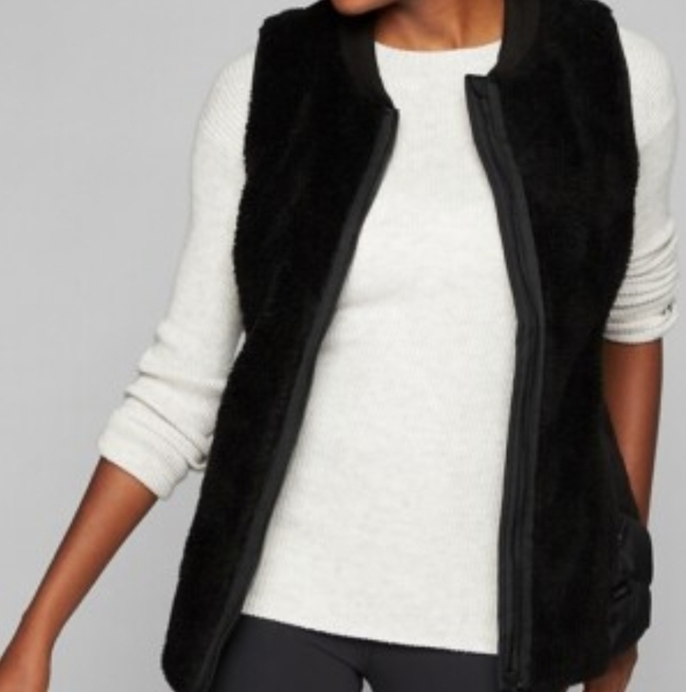 Athleta black Tundra Puffer vest